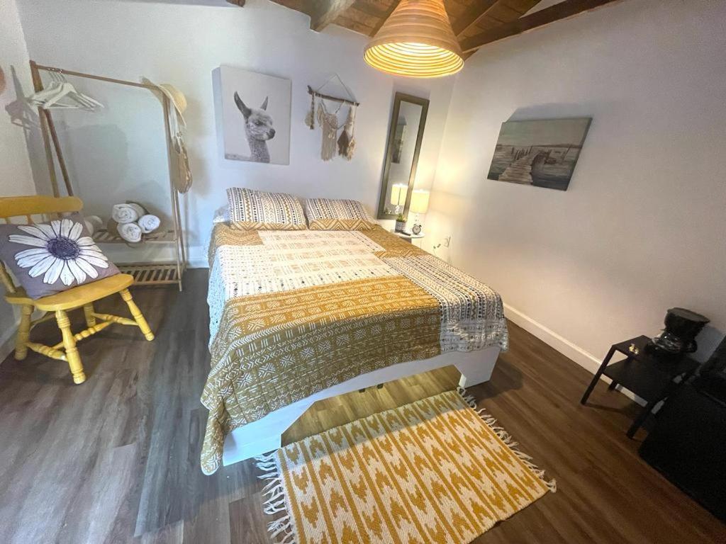 Private Steps From Calle 8 Apartment *
